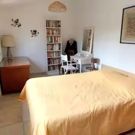 Le Champ De La 8 Personnes Et Sa Longere 4 Personnes Avec Piscine *